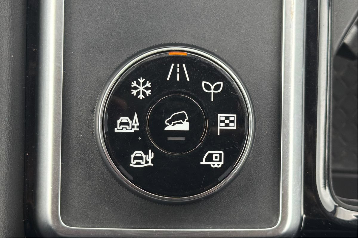 Used 2022 Nissan Pathfinder SL w/ Lighting Package (N92) AWD/4WD image 38