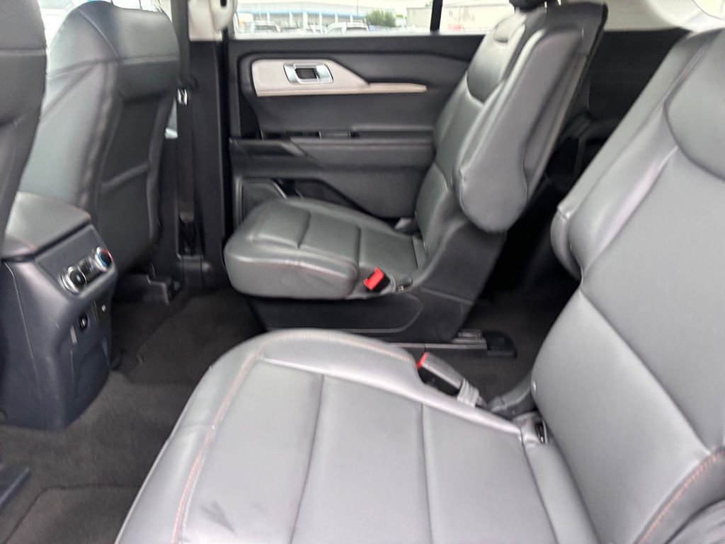 Used 2025 Ford Explorer Active w/ Active Comfort Package RWD image 22