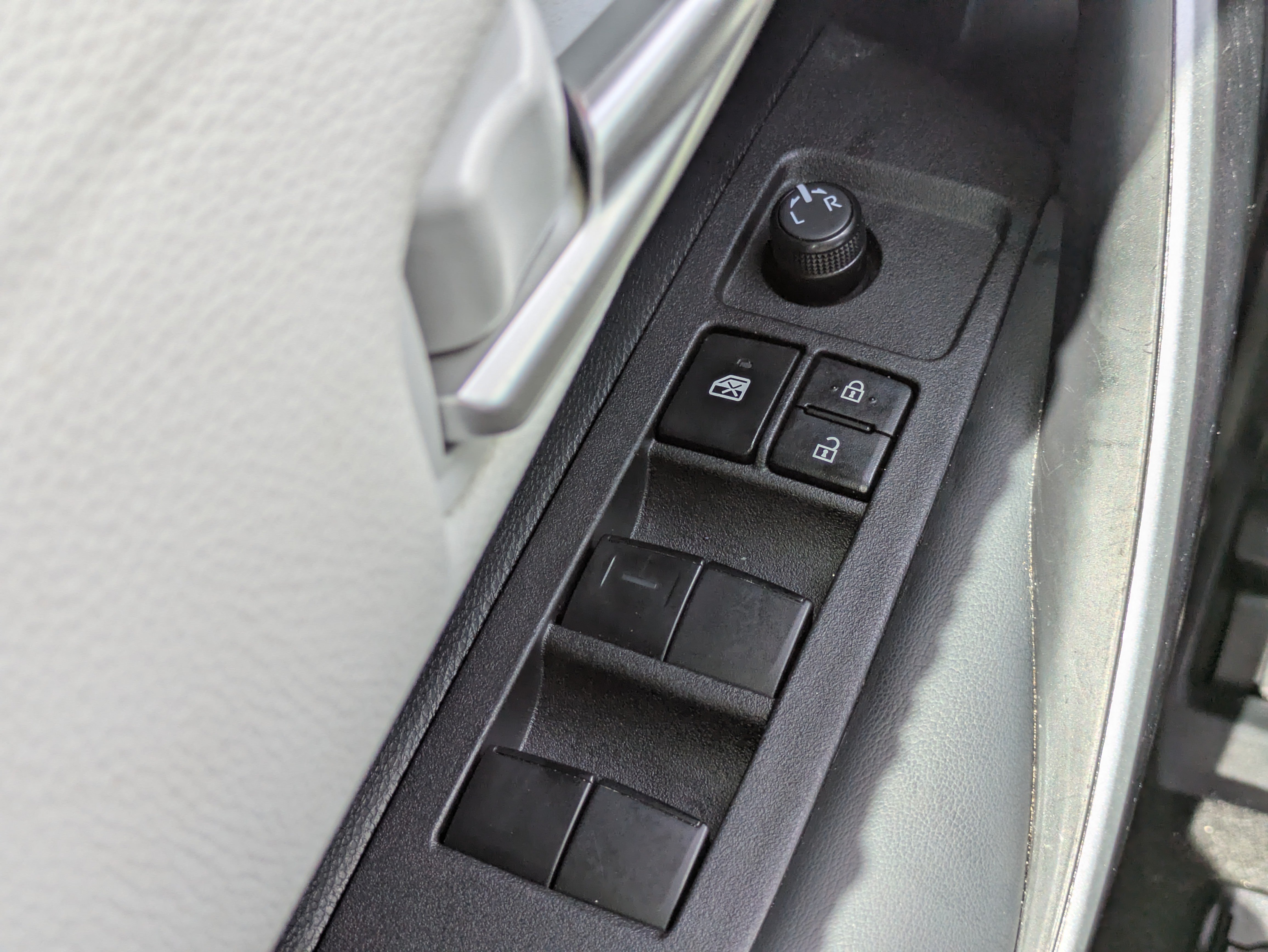 Used 2025 Toyota Corolla SE FWD image 20