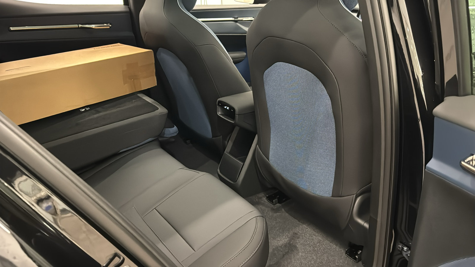 New 2026 Volvo EX30 Cross Country Ultra w/ Protection Package Premier AWD/4WD image 26