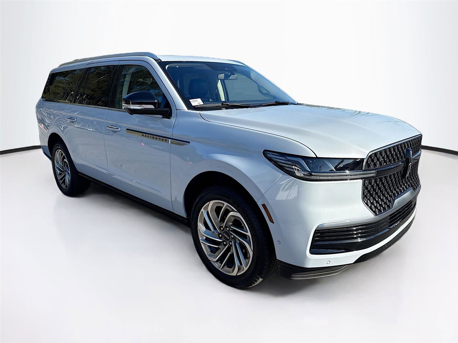 Used 2025 Lincoln Navigator L Reserve image 7