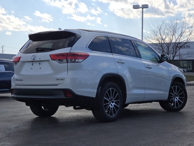 Used 2018 Toyota Highlander SE image 11