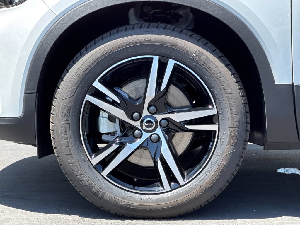 New 2026 Volvo XC40 B5 Core w/ Climate Package AWD/4WD image 25