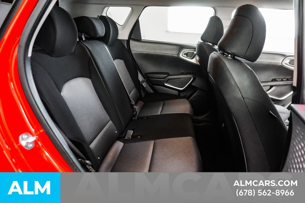 Used 2025 Kia Soul LX w/ LX Technology Package FWD image 20