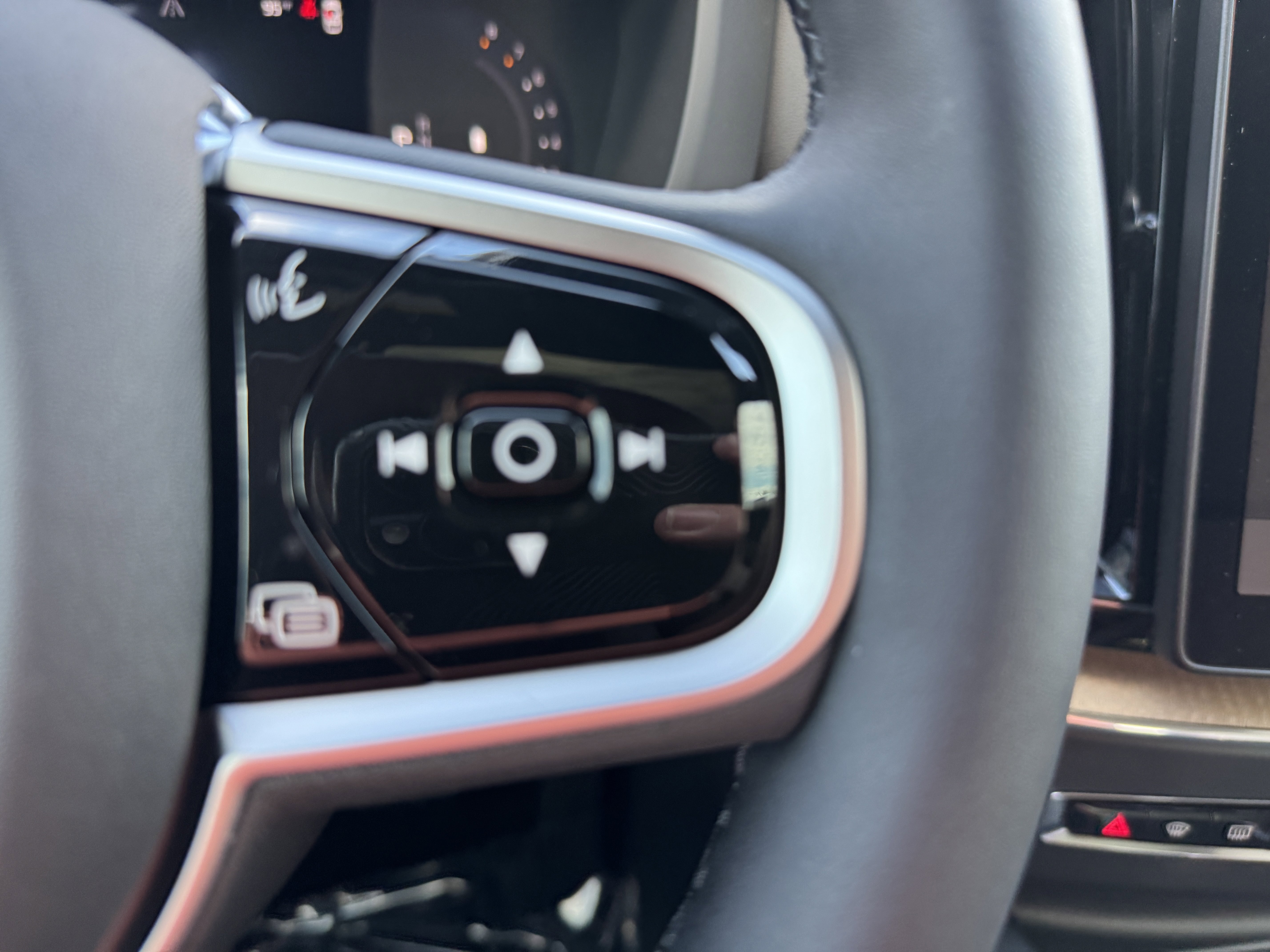 New 2026 Volvo XC60 B5 Plus w/ Protection Package Premier image 31