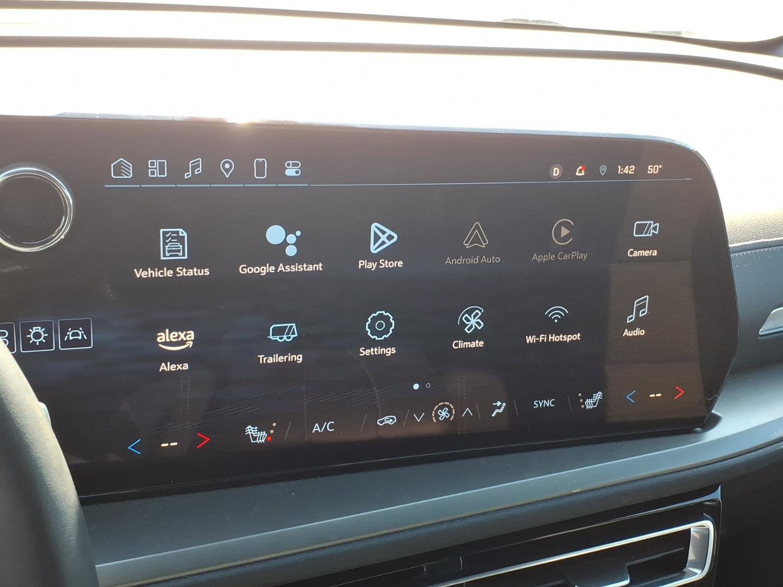Used 2025 Chevrolet Traverse LT image 20