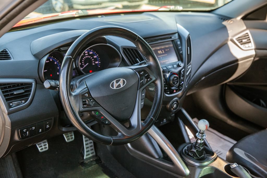 Used 2015 Hyundai Veloster Turbo w/ Option Group 04 FWD image 10