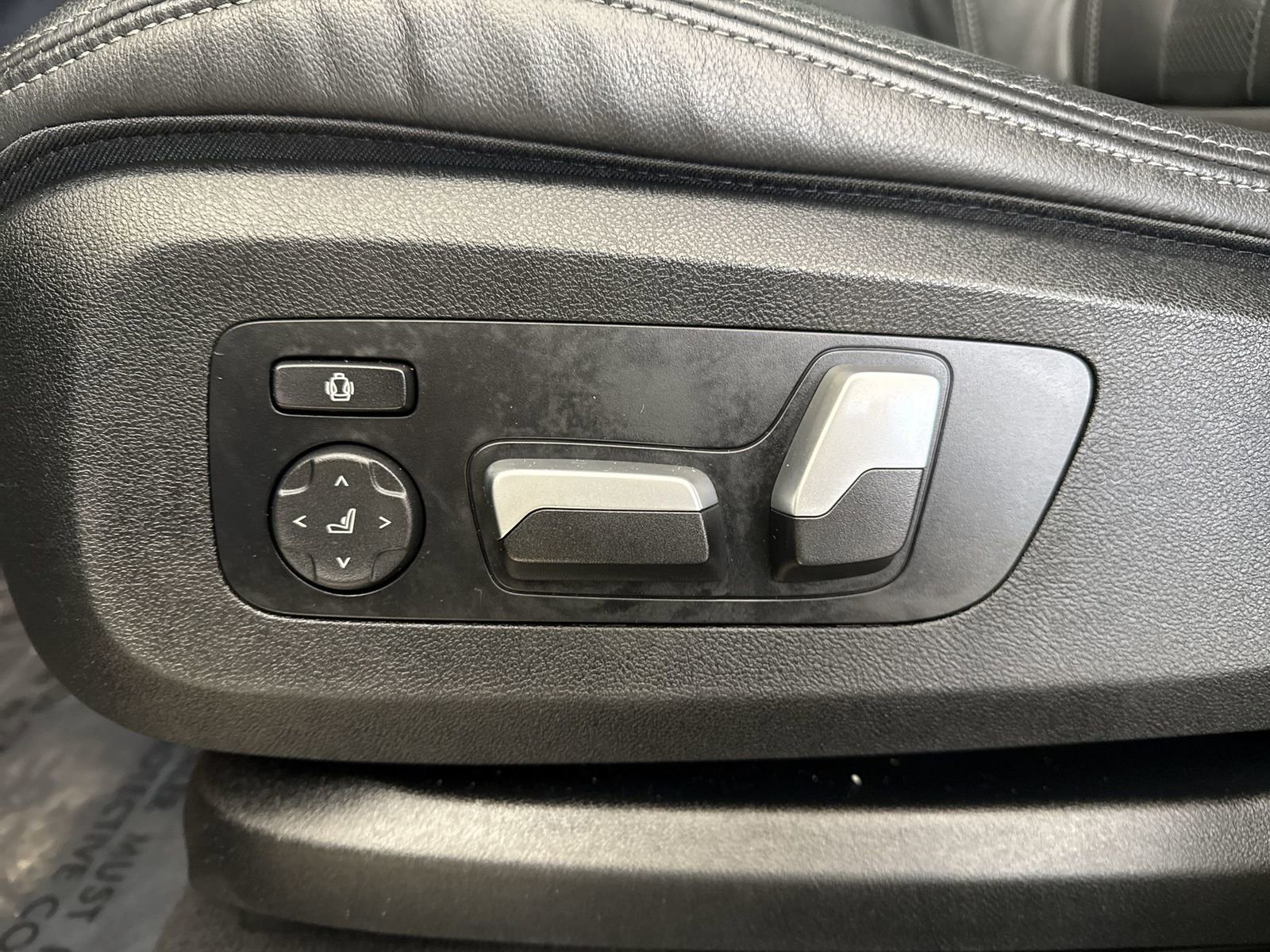 Used 2022 BMW X5 xDrive40i w/ Premium Package image 22