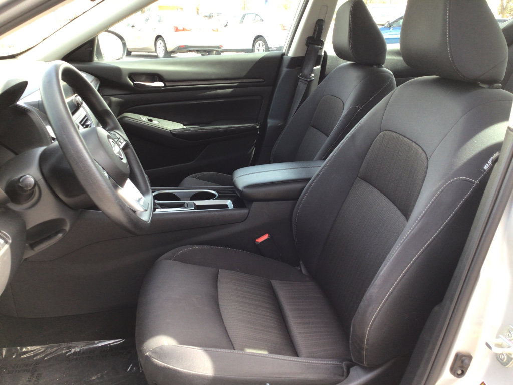 Used 2024 Nissan Altima 2.5 SV FWD image 11