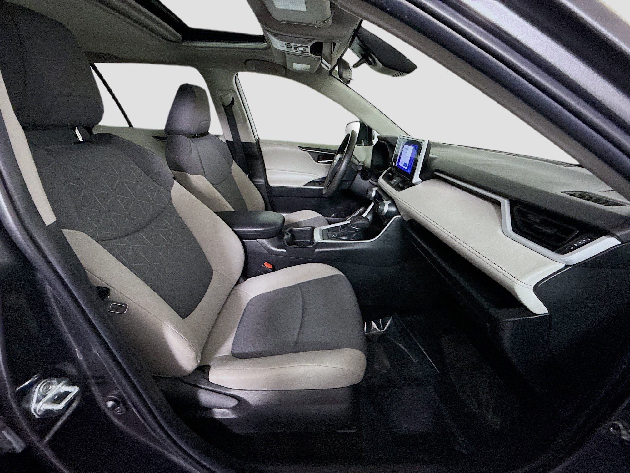 Used 2023 Toyota RAV4 XLE image 29