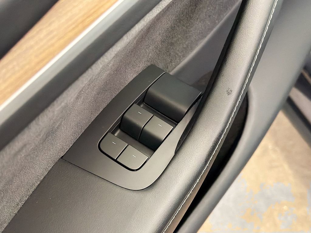 Used 2024 Tesla Model Y Long Range image 16