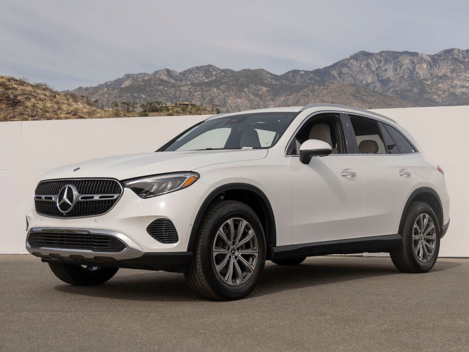 Used 2026 Mercedes-Benz GLC 300 image 1