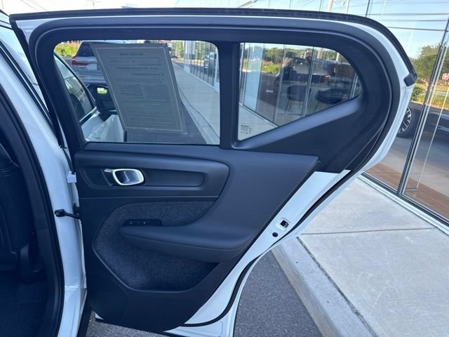 Certified 2025 Volvo XC40 B5 Plus AWD/4WD image 12
