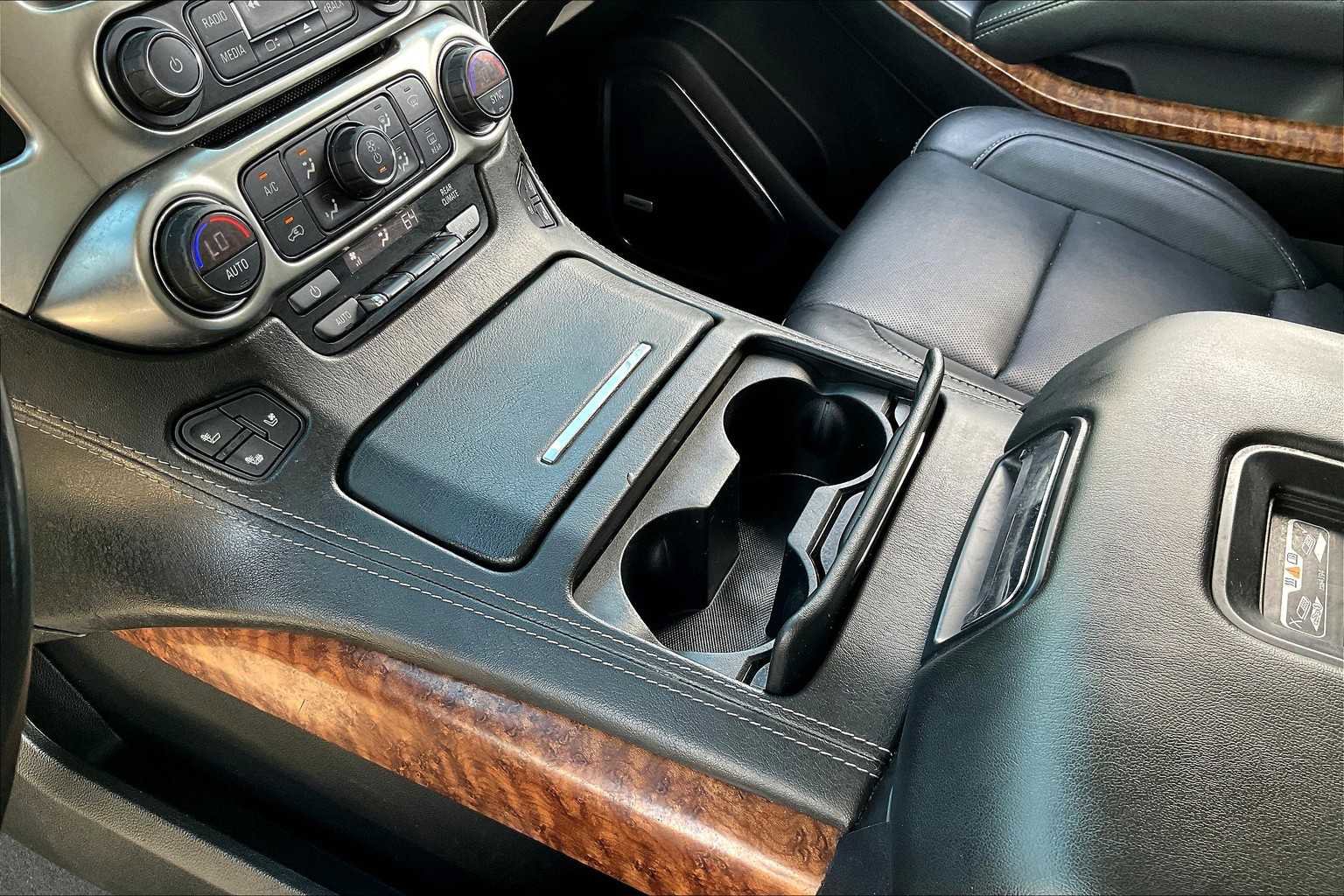 Used 2019 Chevrolet Suburban Premier image 15