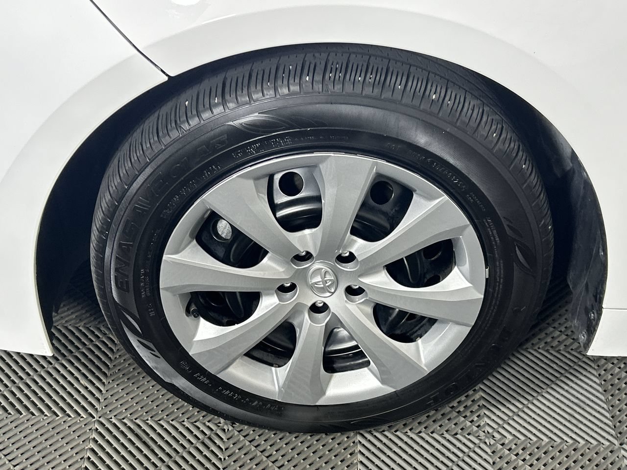 Used 2025 Toyota Corolla LE FWD image 10