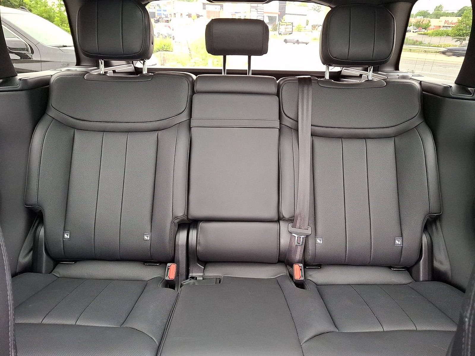 Certified 2025 Land Rover Range Rover SE AWD/4WD image 13