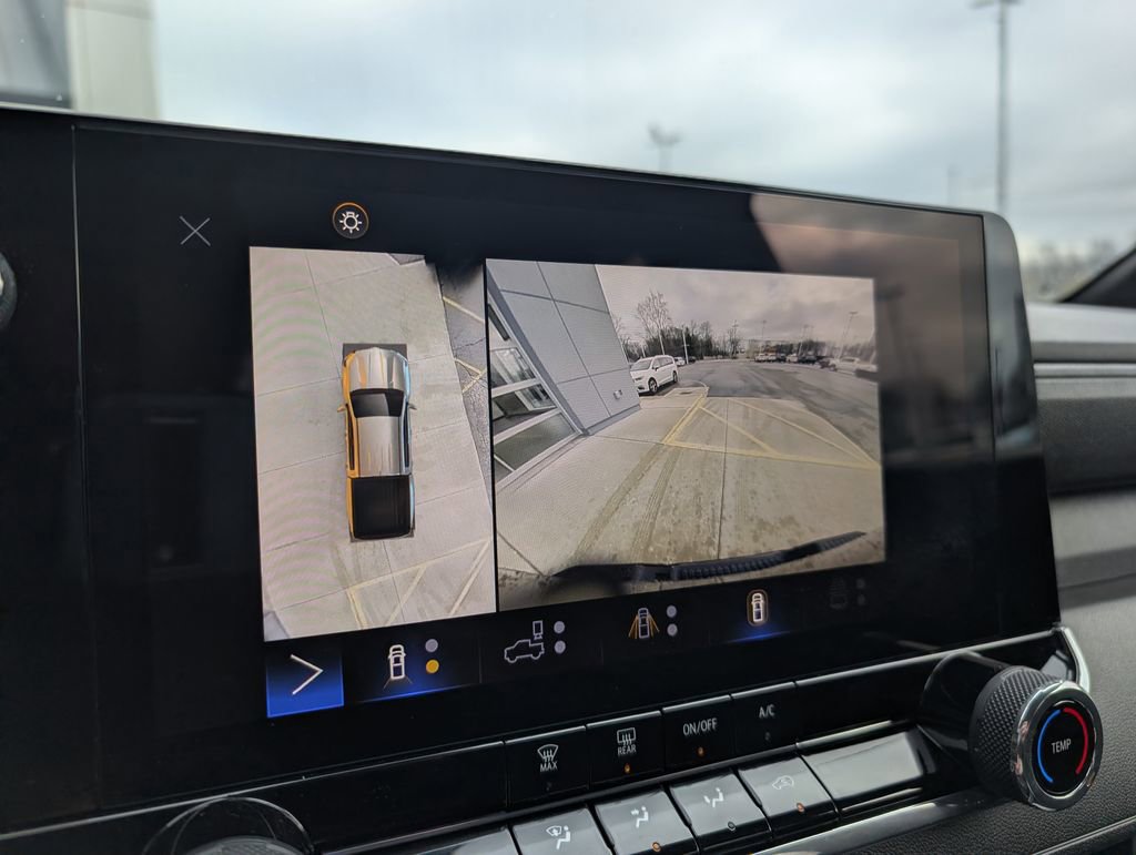 Used 2024 Chevrolet Colorado Trail Boss w/ Technology Package image 26