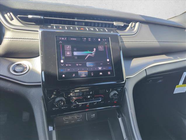 New 2025 Jeep Grand Cherokee Altitude image 9