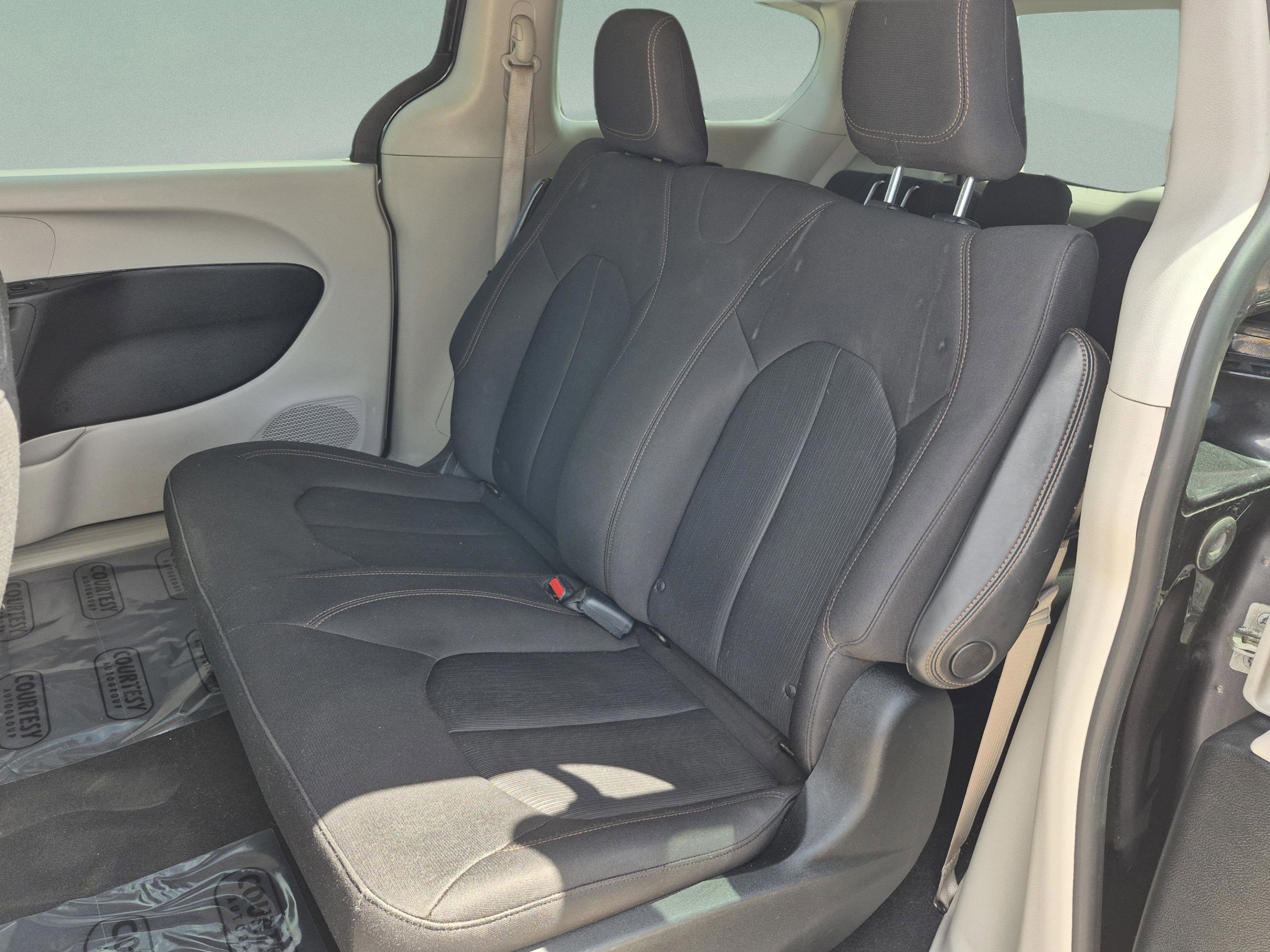 Used 2018 Chrysler Pacifica L image 15