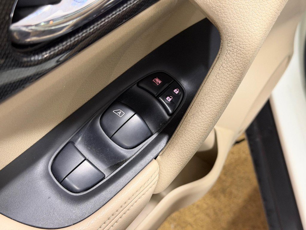 Used 2016 Nissan Rogue SL w/ SL Premium Package FWD image 15