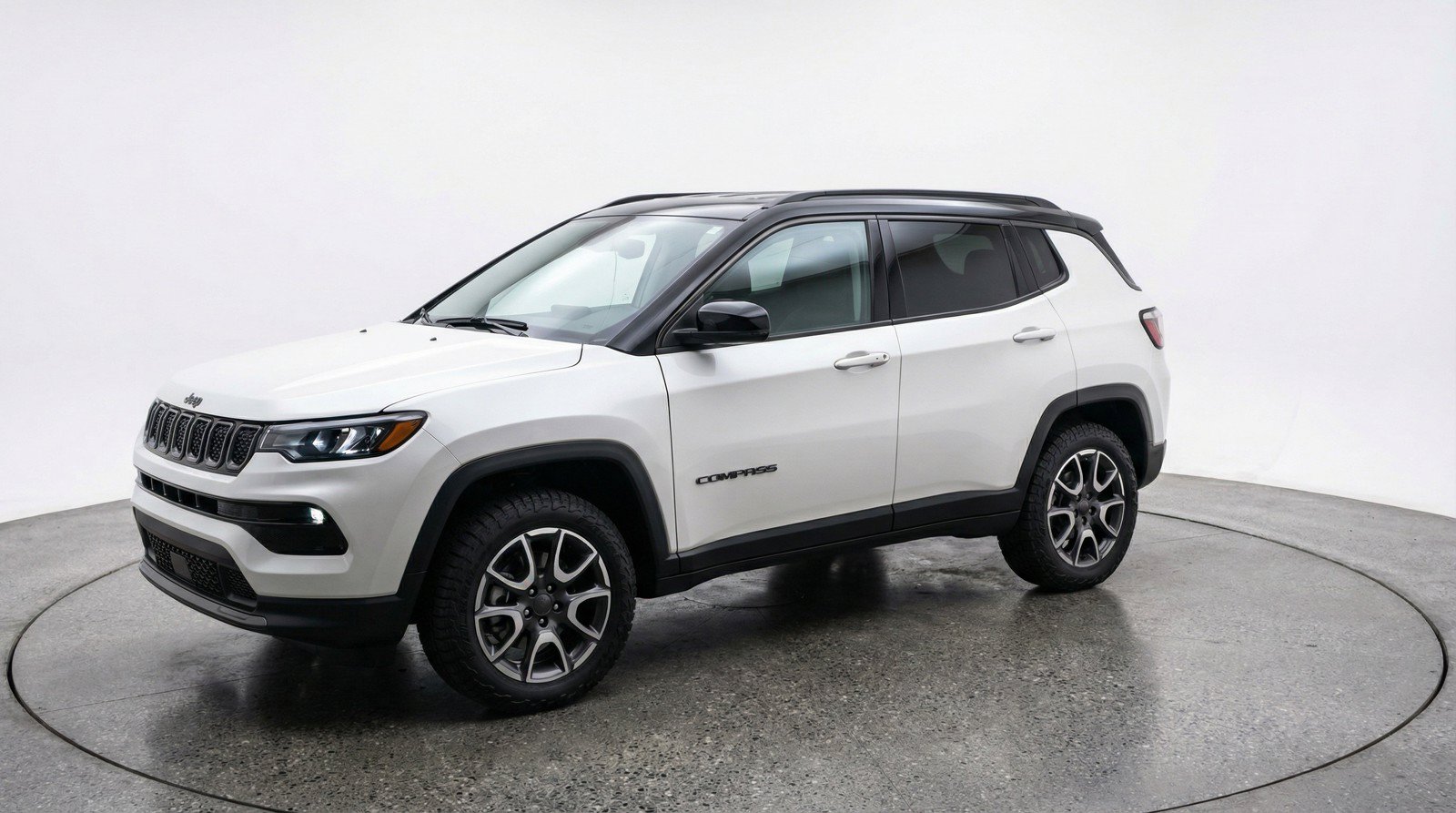 Used 2025 Jeep Compass Trailhawk AWD/4WD image 3