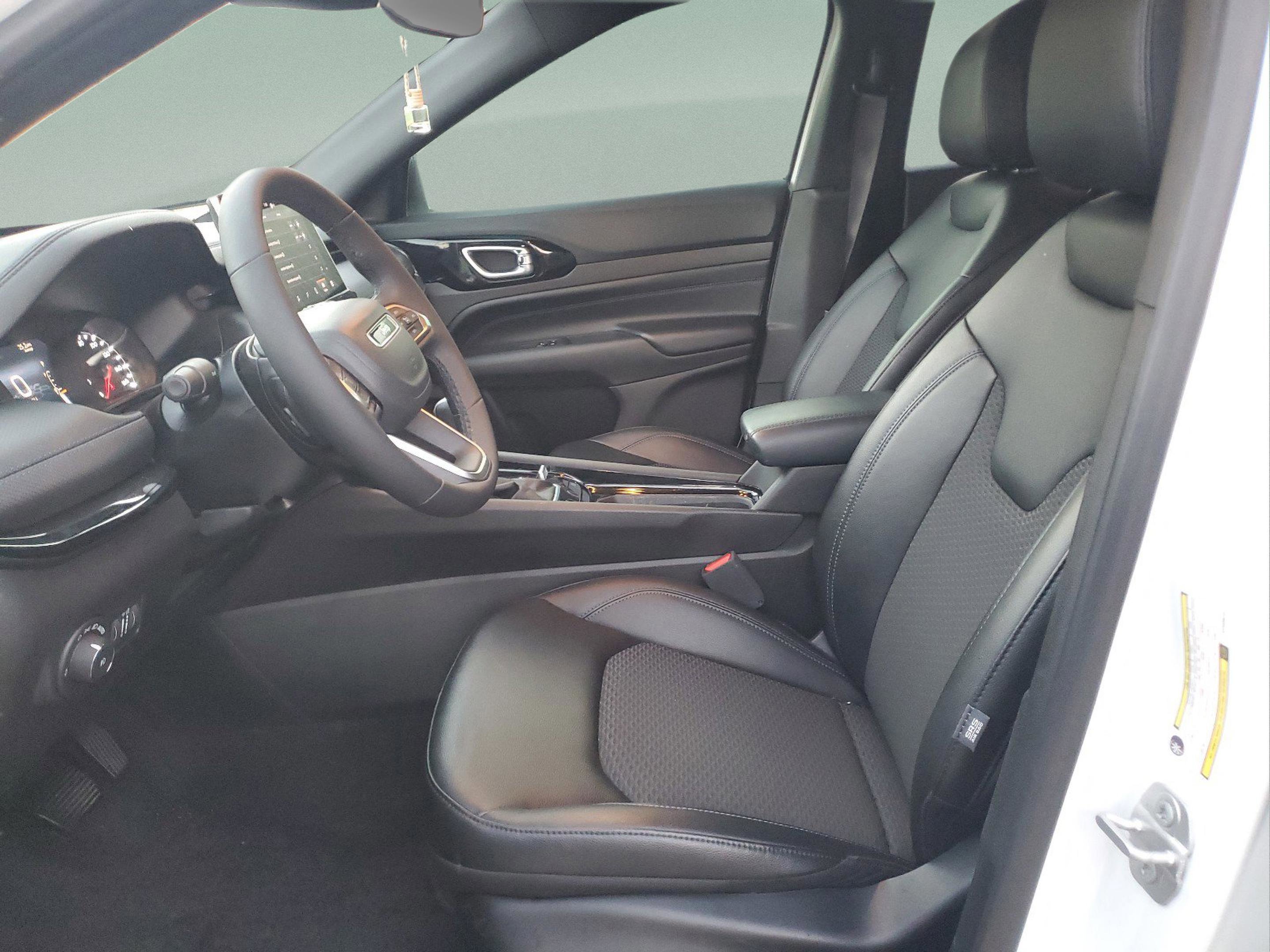 Certified 2025 Jeep Compass Latitude w/ Convenience Group image 20