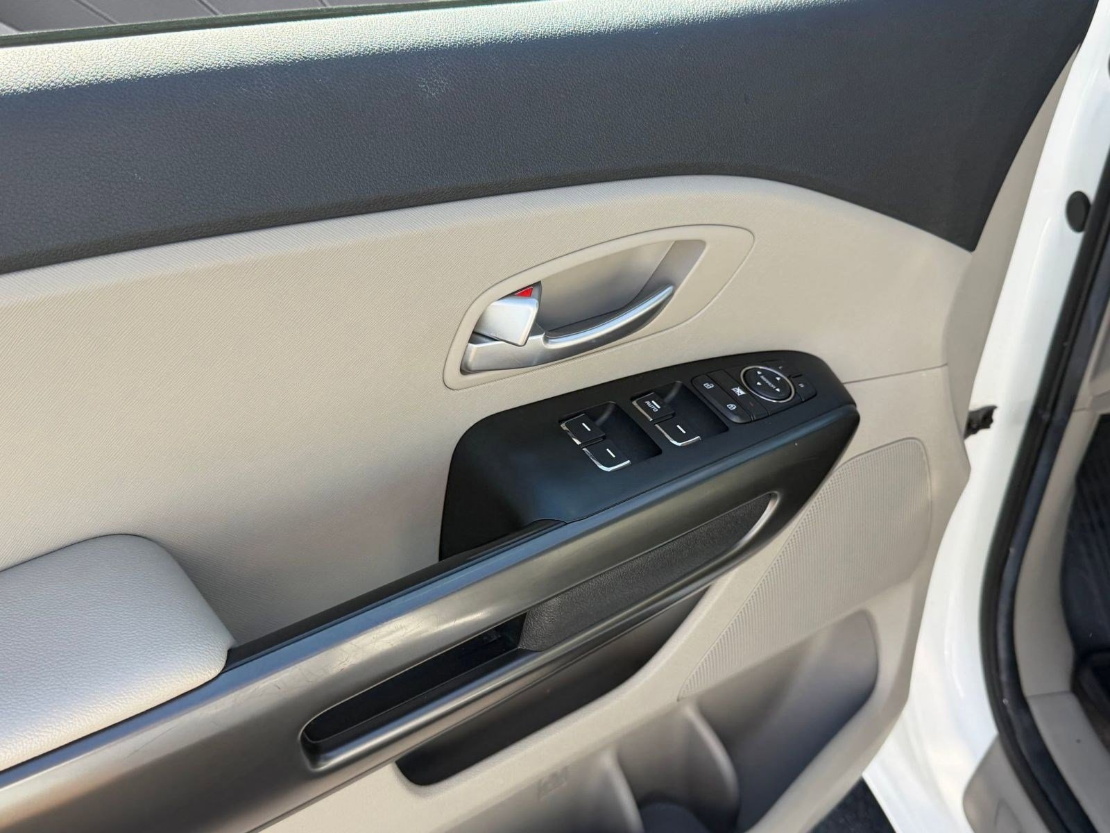 Used 2021 Kia Sedona LX FWD image 12