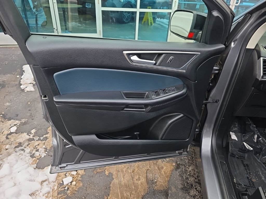 Used 2022 Ford Edge SEL w/ Sport Appearance Package image 11