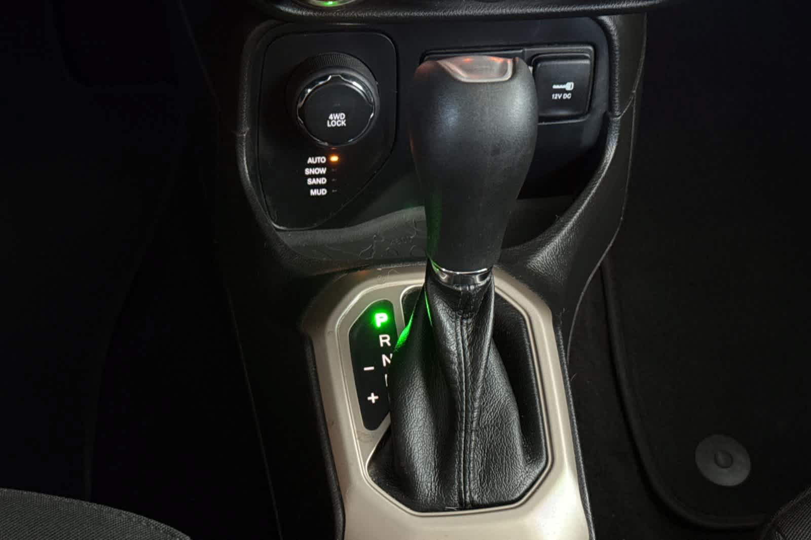 Used 2017 Jeep Renegade Latitude w/ Popular Equipment Group AWD/4WD image 24