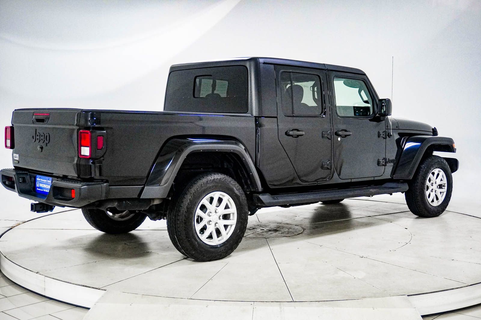 Used 2023 Jeep Gladiator Sport image 9