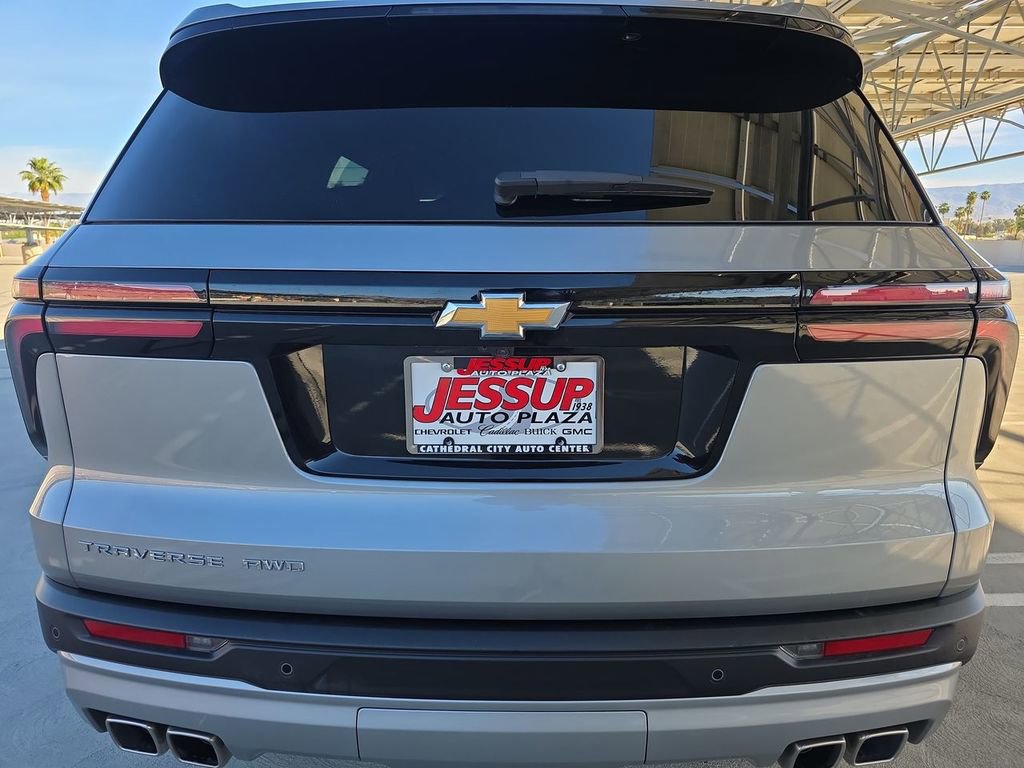 Used 2025 Chevrolet Traverse LT image 33