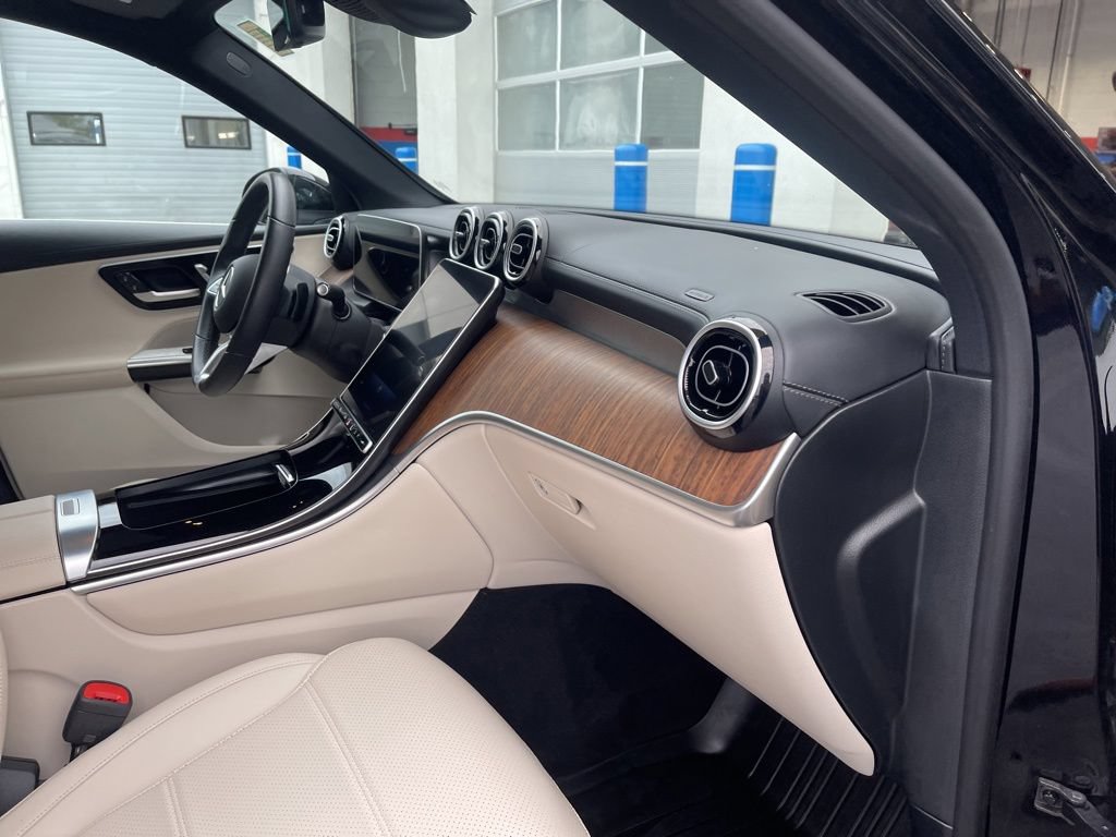 Used 2024 Mercedes-Benz GLC 300 4MATIC image 22