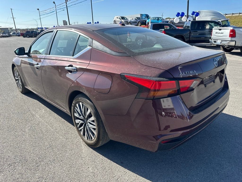 Used 2024 Nissan Altima 2.5 SV FWD image 8