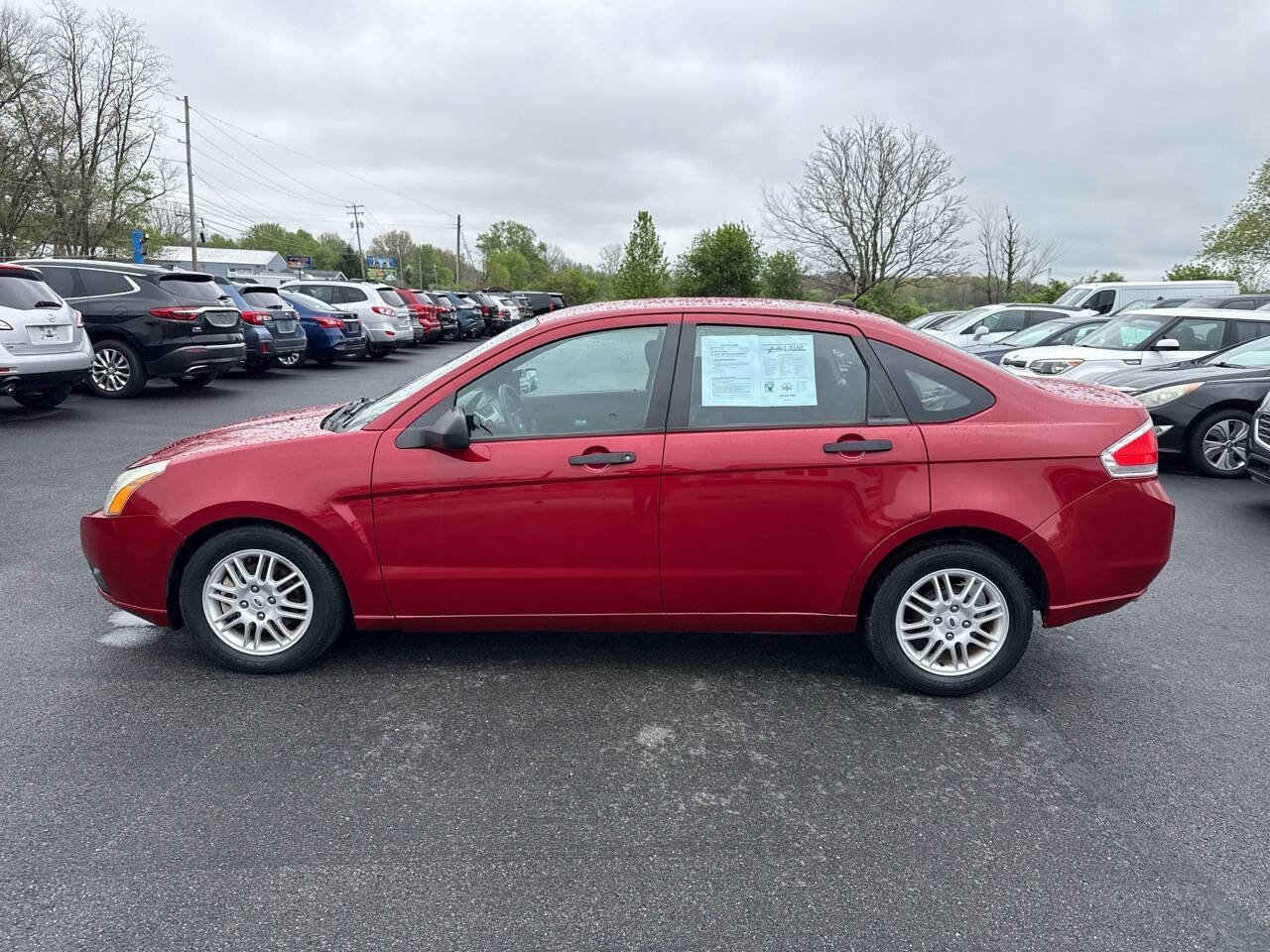 Used 2010 Ford Focus SE FWD image 4