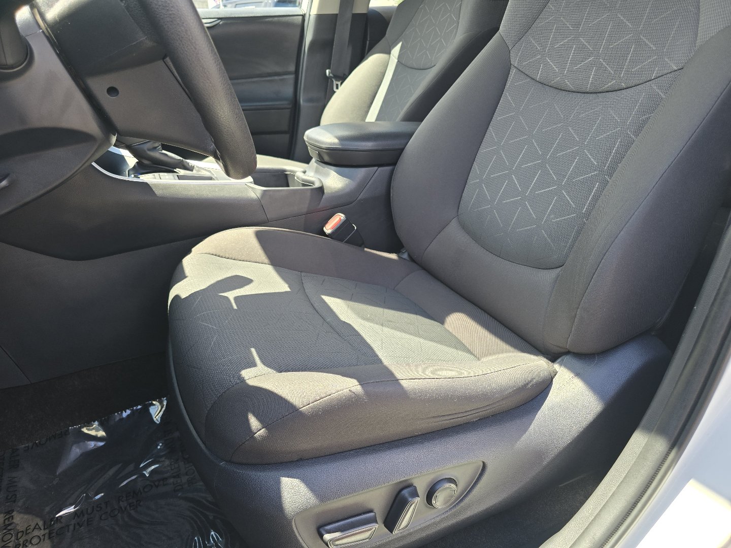Used 2024 Toyota RAV4 XLE FWD image 29