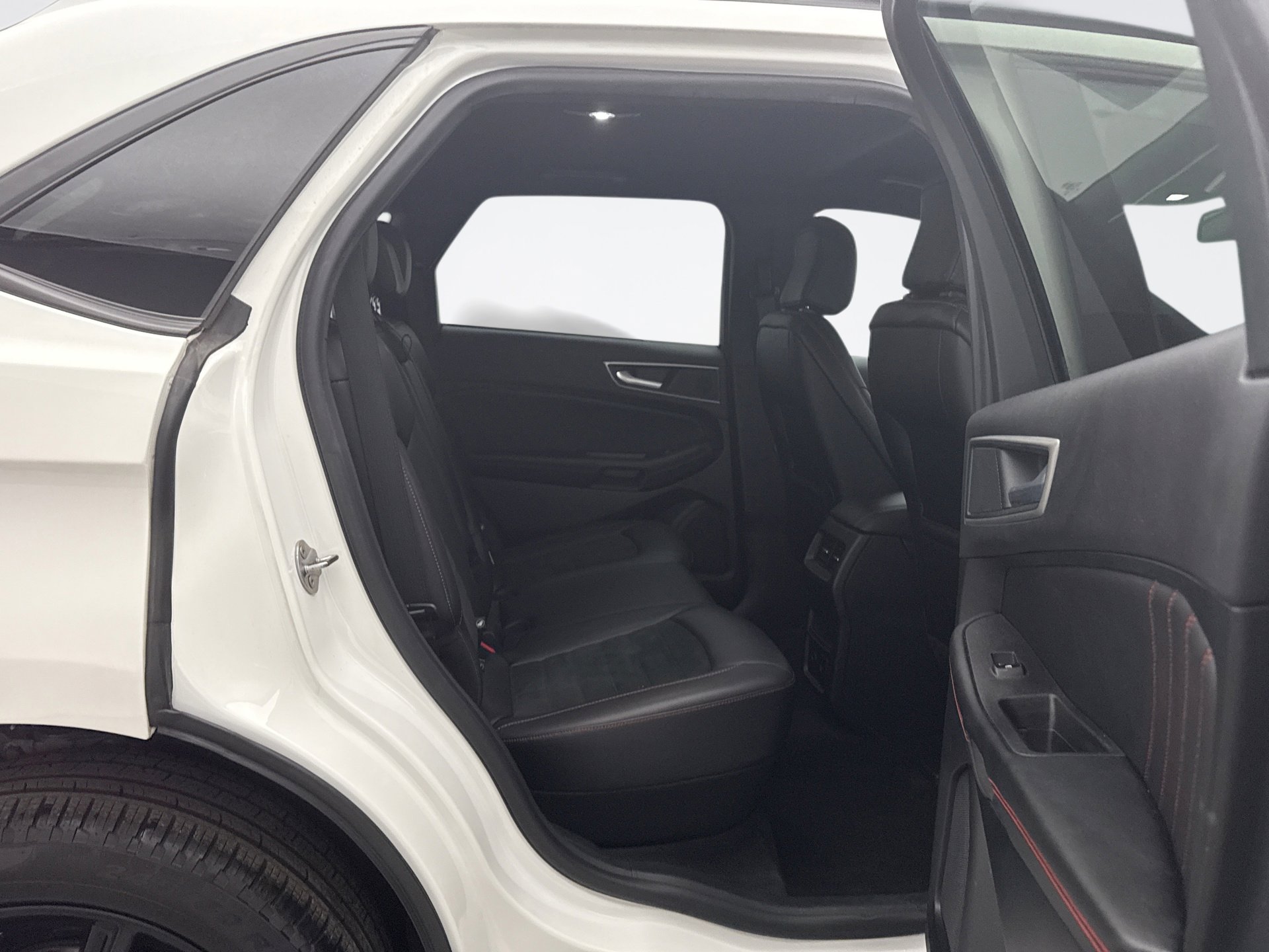 Used 2024 Ford Edge ST-Line image 18