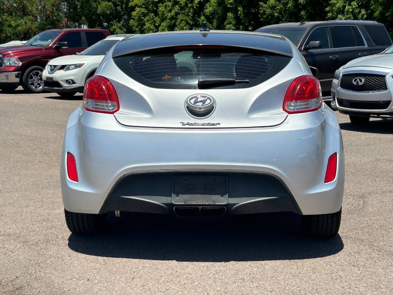 Used 2017 Hyundai Veloster FWD image 4