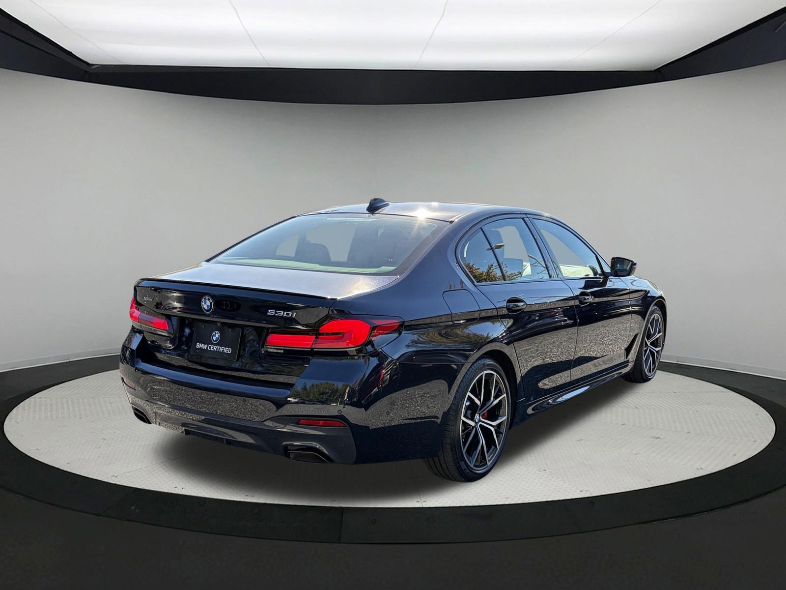 Certified 2023 BMW 530i xDrive w/ M Sport Package AWD/4WD image 6