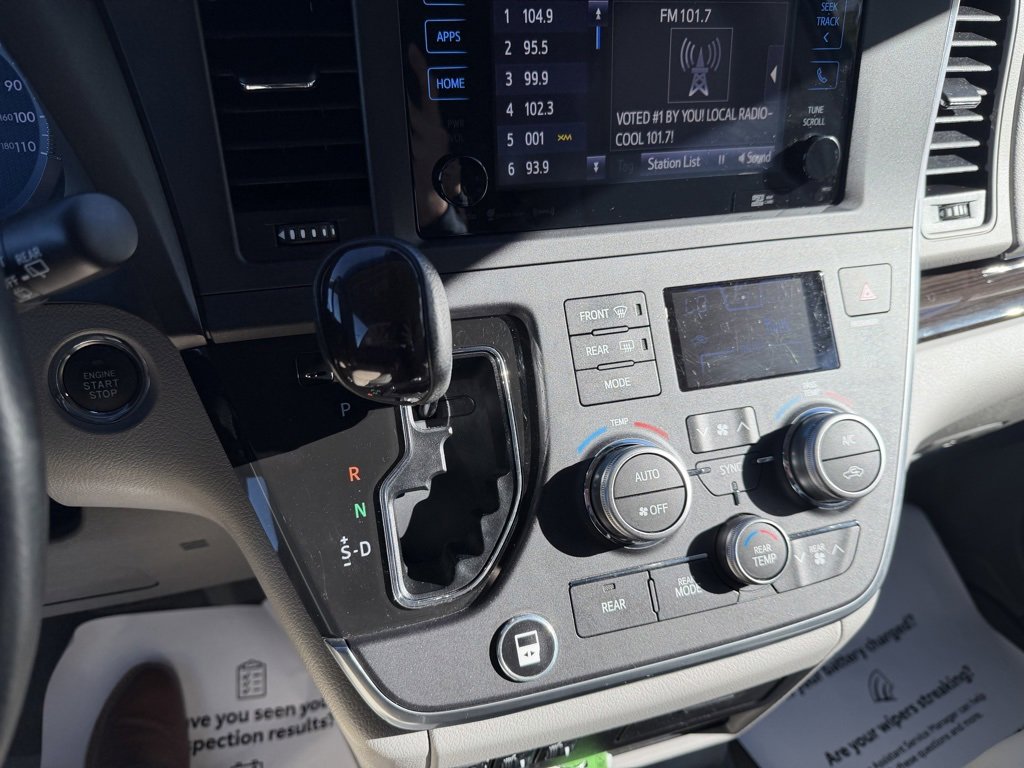 Used 2017 Toyota Sienna XLE image 17