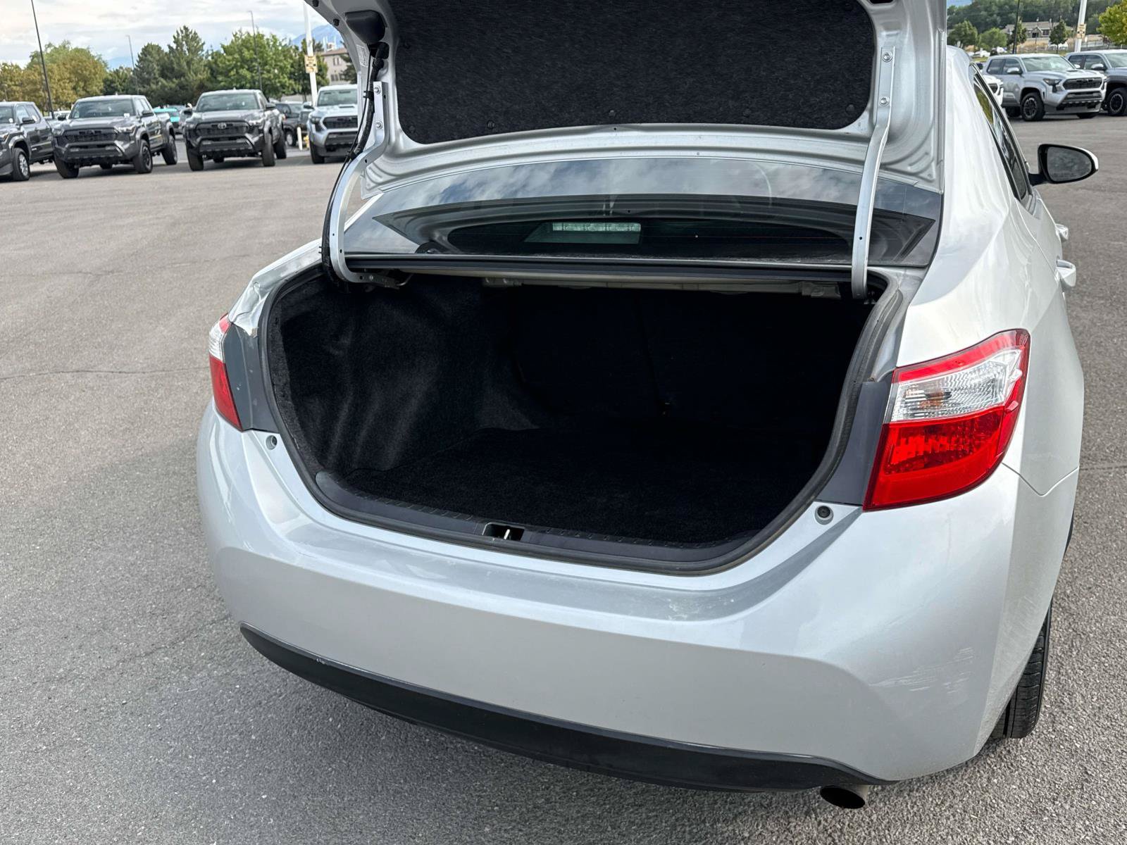 Used 2015 Toyota Corolla L FWD image 15