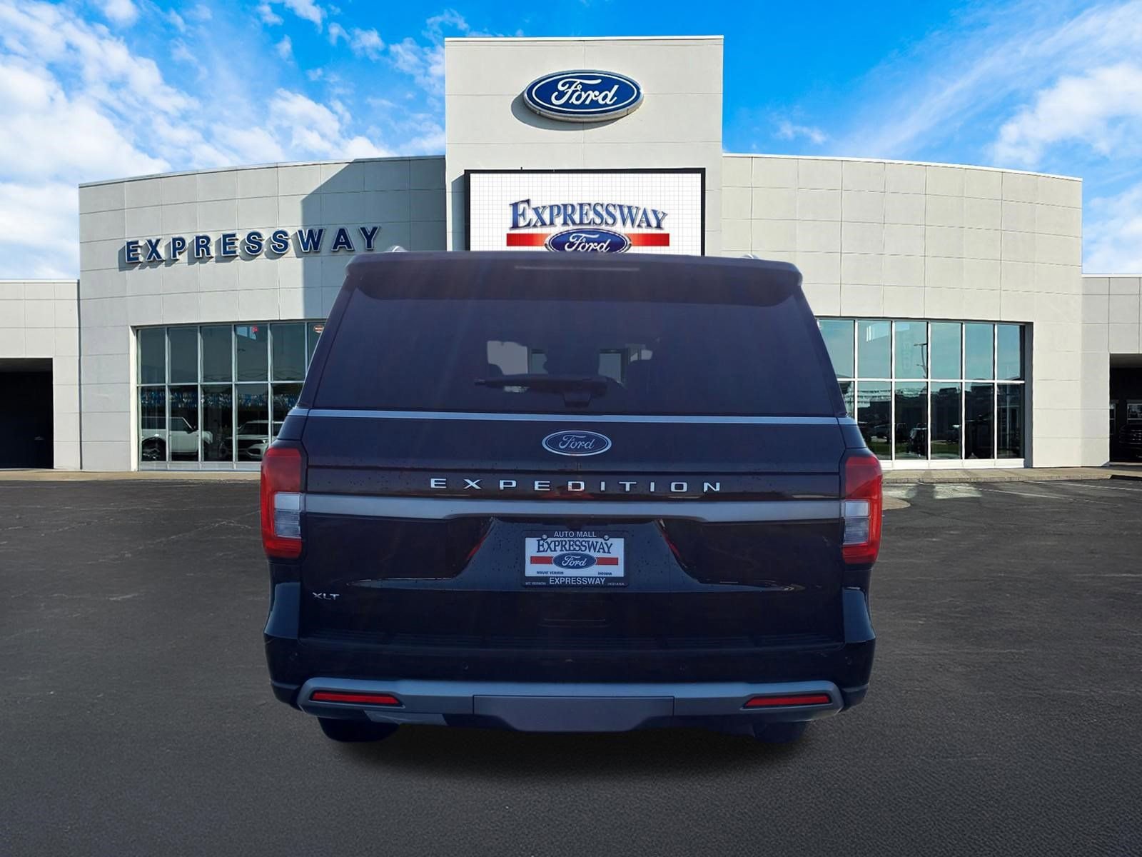 Used 2024 Ford Expedition XLT image 7