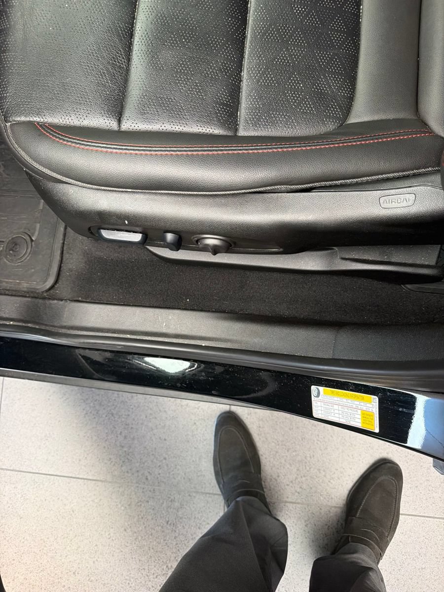 Used 2023 Chevrolet Bolt EUV Premier w/ Redline Edition FWD image 6