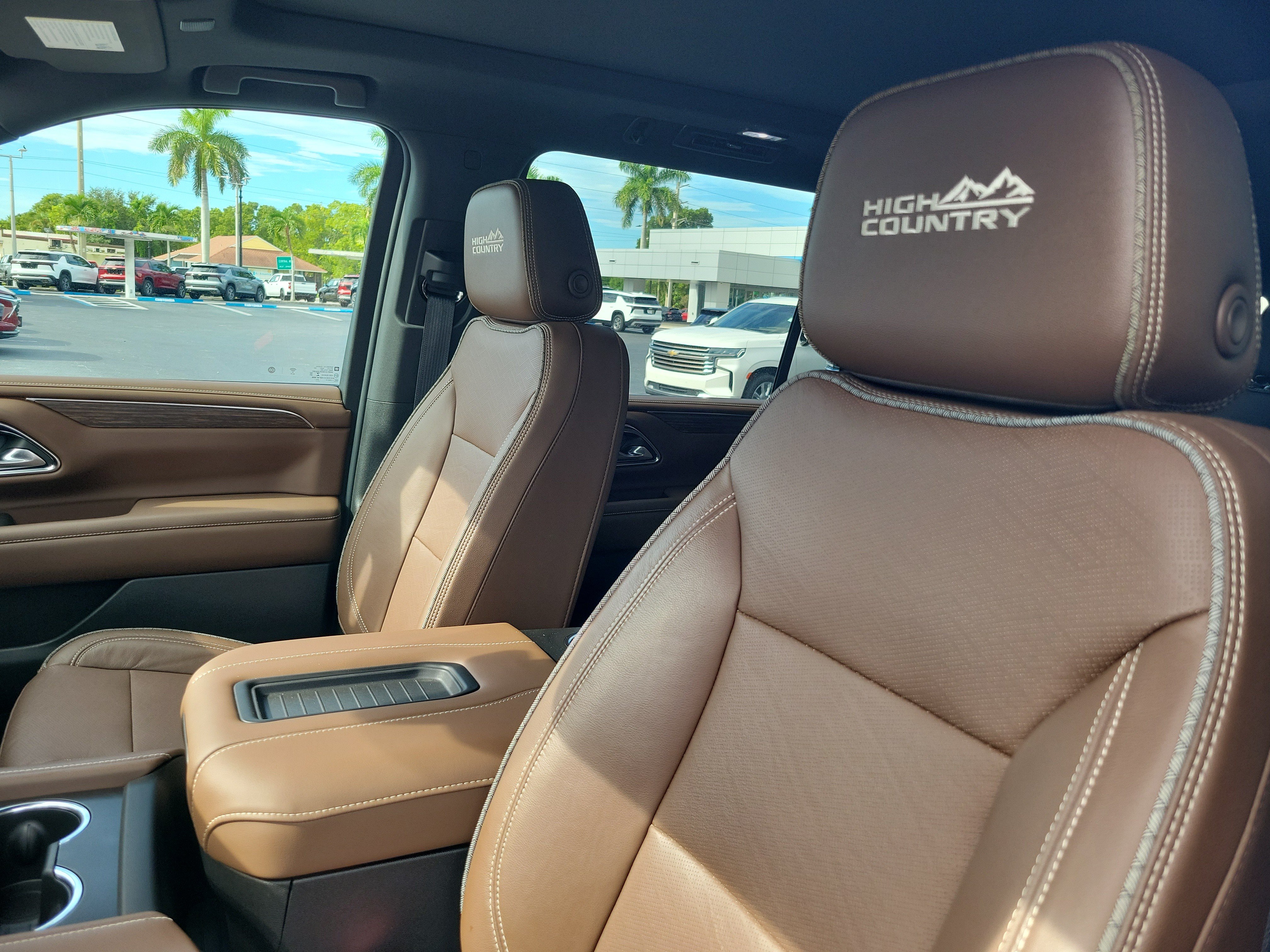 Used 2022 Chevrolet Suburban High Country w/ Premium Package RWD image 17
