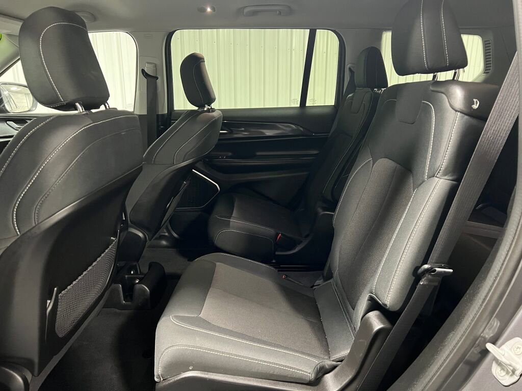 Used 2022 Jeep Grand Cherokee L Laredo w/ Luxury Tech Group I image 10