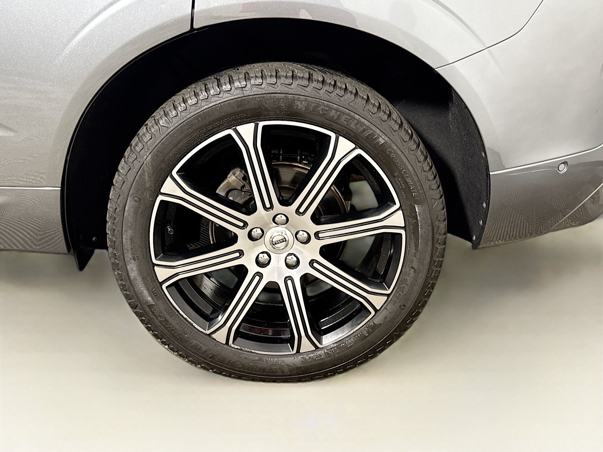 Used 2018 Volvo XC60 T5 Inscription w/ Convenience Package AWD/4WD image 29