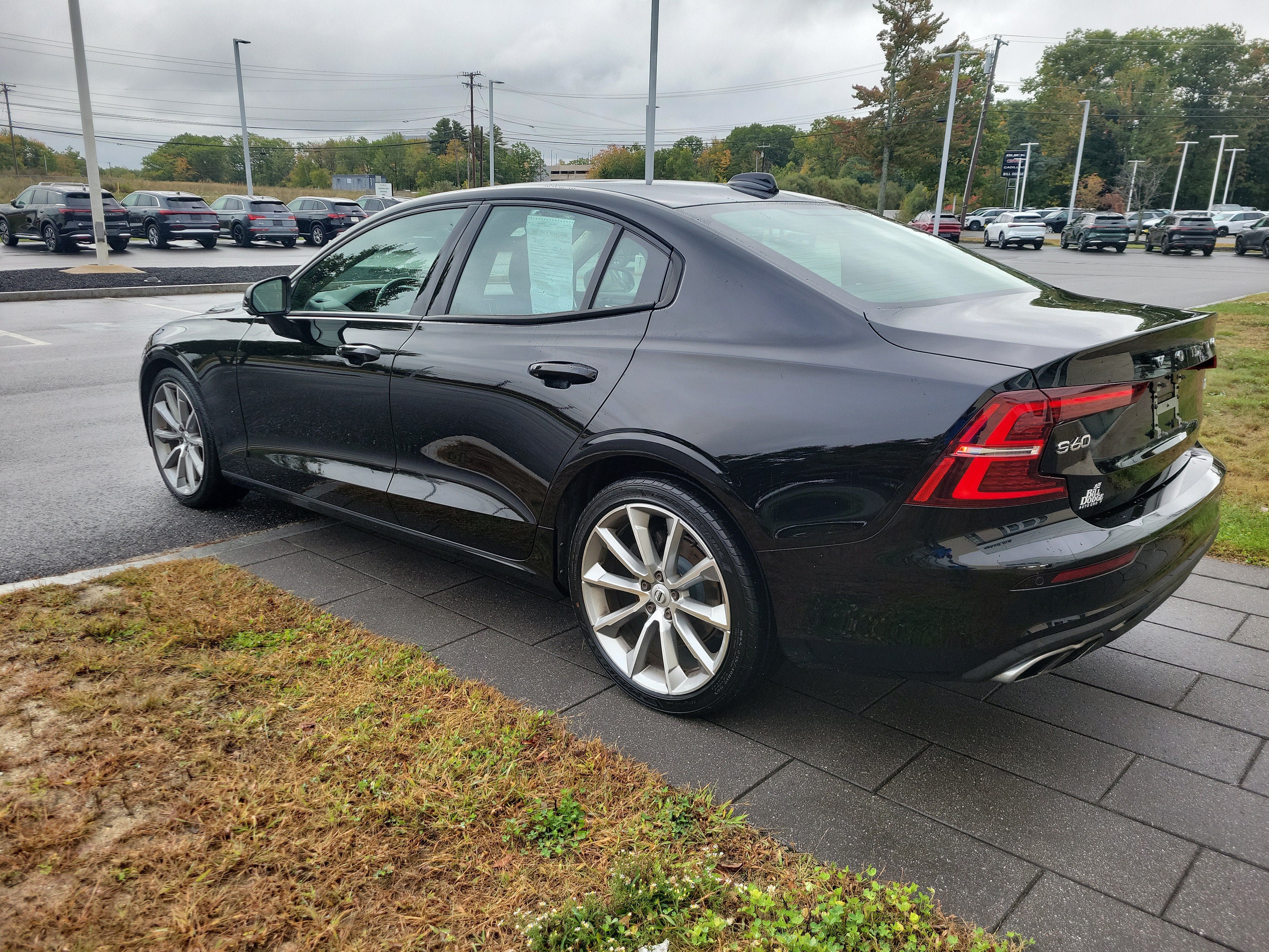 Used 2021 Volvo S60 T5 Momentum w/ Premium Package FWD image 5