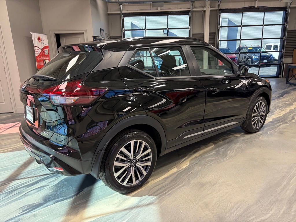 Used 2023 Nissan Kicks SR image 29