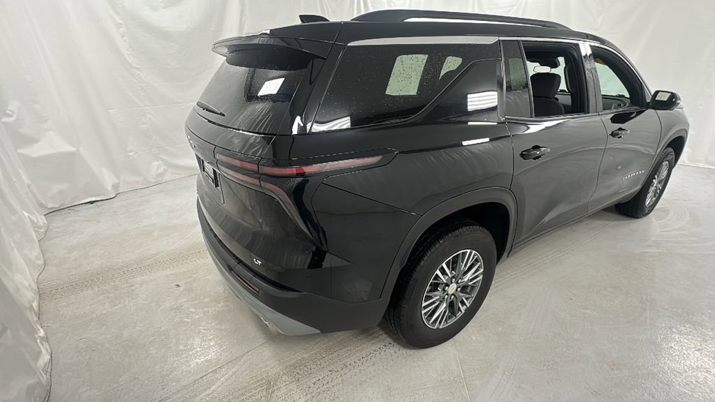 Used 2024 Chevrolet Traverse LT image 3