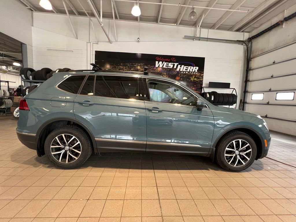 Used 2021 Volkswagen Tiguan SE w/ Panoramic Sunroof Package image 11