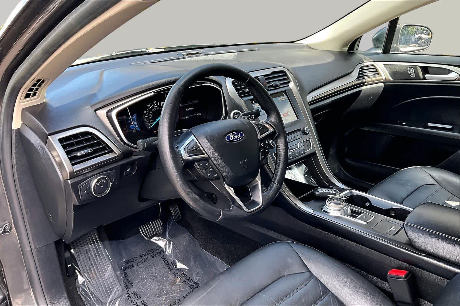 Used 2018 Ford Fusion SE w/ Fusion SE Technology Package FWD image 18